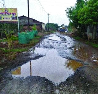 The pitiful condition of internal roads in the village of Shelu | शेलू गावातील अंतर्गत रस्त्यांची दयनीय अवस्था The pitiful condition of internal roads in the village of Shelu | शेलू गावातील अंतर्गत रस्त्यांची दयनीय अवस्था