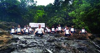 Yoga of Junk in Nature of Nature | निसर्गाच्या सानिध्यात जवानांचा योगाभ्यास