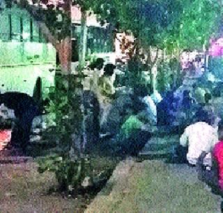 BRT road made liquor bar | बीआरटी रस्ता बनलाय मद्यपींचा अड्डा