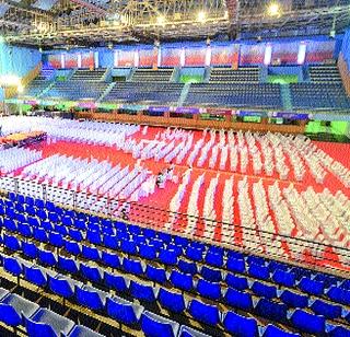 The mayor disappears from invitation letter | निमंत्रण पत्रिकेतून महापौर गायब