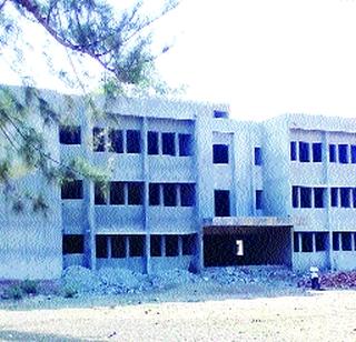 Nandore's ashramchalal work is in progress | नंडोरेच्या आश्रमशाळेचे काम अखेर सुरू Nandore's ashramchalal work is in progress | नंडोरेच्या आश्रमशाळेचे काम अखेर सुरू