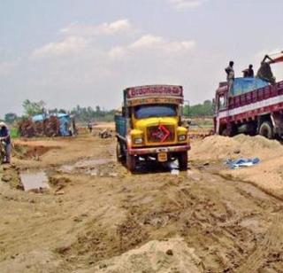 Illegal sailors in the name of Home Minister! | गृहराज्यमंत्र्यांच्या नावे अवैध वाळूवाहतूक! Illegal sailors in the name of Home Minister! | गृहराज्यमंत्र्यांच्या नावे अवैध वाळूवाहतूक!