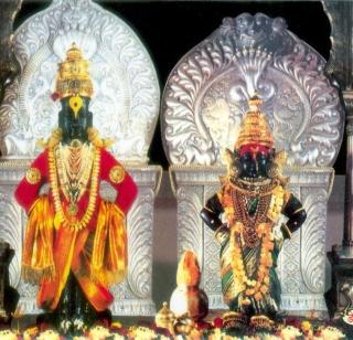Pandharpur: Death of the devotee with heart attack at the temple of Vitthal Rukmini | पंढरपूर: विठ्ठल रुक्मिणी मंदिरात भाविकाचा हृदयविकाराच्या धक्क्याने मृत्यू Pandharpur: Death of the devotee with heart attack at the temple of Vitthal Rukmini | पंढरपूर: विठ्ठल रुक्मिणी मंदिरात भाविकाचा हृदयविकाराच्या धक्क्याने मृत्यू