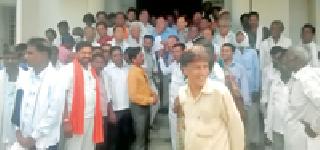 Request for a rally on the MLA's house | आमदारांच्या घरावरील मोर्चासाठी निवेदन