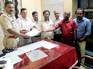 Theft of the Buddha statue in the Buddha statue of Buddhist idol in the hill | टेकडीच्या बौद्ध स्तुपातील बुद्ध मूर्तीच्या शिर्षाची चोरी Theft of the Buddha statue in the Buddha statue of Buddhist idol in the hill | टेकडीच्या बौद्ध स्तुपातील बुद्ध मूर्तीच्या शिर्षाची चोरी