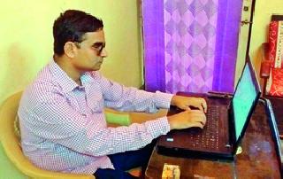 Sujhit Shinde Rallylit Announcer of Limbo | लिंबचे सुजित शिंदे रेल्वेत उद्घोषक