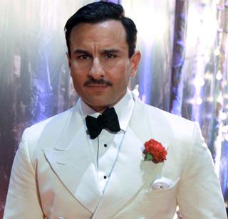 Actor Saif Ali Khan injured during filming | चित्रीकरणा दरम्यान अभिनेता सैफ अली खान जखमी Actor Saif Ali Khan injured during filming | चित्रीकरणा दरम्यान अभिनेता सैफ अली खान जखमी