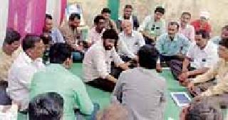 Farmers to take care of the problems | समस्यांच्या सोडवणुकीसाठी कृषी सहायकांचे धरणे Farmers to take care of the problems | समस्यांच्या सोडवणुकीसाठी कृषी सहायकांचे धरणे