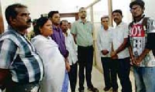 Cancel the transfer of district officials | जिल्हाधिकाऱ्यांची बदली रद्द करा