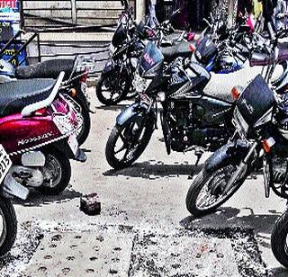 Cleanliness at the bus stop | बसस्थानकातील गटारांची अखेर झाली स्वच्छता Cleanliness at the bus stop | बसस्थानकातील गटारांची अखेर झाली स्वच्छता