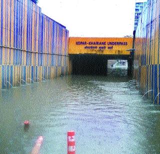 The underground water of the railway is in the water | रेल्वेचे भुयारी मार्ग पाण्यात
