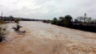 Lastly, on a rainy day | अखेर बरसल्या सरीवर सरी