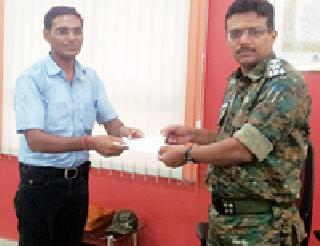 Lokmat's Mahendra Chanchane is honored with the award | लोकमतचे महेंद्र चचाणे पुरस्काराने सन्मानित Lokmat's Mahendra Chanchane is honored with the award | लोकमतचे महेंद्र चचाणे पुरस्काराने सन्मानित