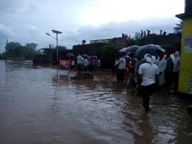 Rainfall | पावसाचा तडाखा