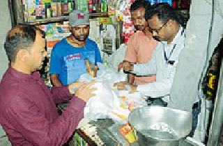 Plastic Caribag confiscation campaign in North Zone | उत्तर झोनमध्ये प्लास्टिक कॅरीबॅग जप्ती मोहीम Plastic Caribag confiscation campaign in North Zone | उत्तर झोनमध्ये प्लास्टिक कॅरीबॅग जप्ती मोहीम