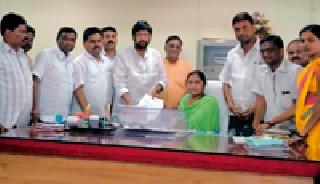 Provide crop insurance benefits to farmers | शेतकऱ्यांना पीक विम्याचा लाभ द्यावा