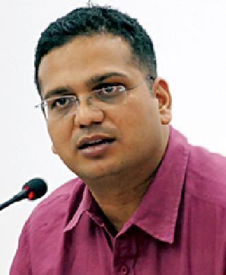 Prepare the machinery for planting trees | वृक्ष लागवडीसाठी यंत्रणा सज्ज