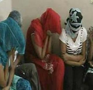 Come to the sex workers in Kammathipur | कामाठीपुऱ्यातील सेक्स वर्कर रस्त्यावर येणार