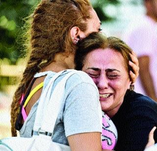 Triple attack at Istanbul airport | इस्तंबूलच्या विमानतळावर तिहेरी हल्ला Triple attack at Istanbul airport | इस्तंबूलच्या विमानतळावर तिहेरी हल्ला