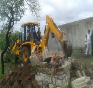 12 unauthorized religious places deleted! | १२ अनधिकृत धार्मिक स्थळे हटविली! 12 unauthorized religious places deleted! | १२ अनधिकृत धार्मिक स्थळे हटविली!