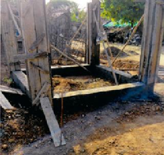 Coke water supply scheme works poorly | कोका पाणीपुरवठा योजनेचे काम निकृष्ट दर्जाचे