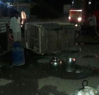 Two haul drivers in a road attack in Pandharpur | पंढरपुरात दोन हातगाडी चालकांवर प्राणघातक हल्ला