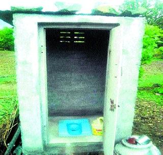 Bogus beneficiaries felt grants | बोगस लाभार्थ्यांना वाटले अनुदान Bogus beneficiaries felt grants | बोगस लाभार्थ्यांना वाटले अनुदान