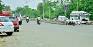 No action was taken because of the police's economy | पोलिसांच्या अर्थकारणामुळेच कारवाई नाही No action was taken because of the police's economy | पोलिसांच्या अर्थकारणामुळेच कारवाई नाही