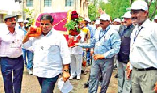 Launch of the festival of woods; Movement of Green Revolution | वृक्षदिंडीने वनमहोत्सवाचा शुभारंभ; हरितक्रांतीची वाटचाल Launch of the festival of woods; Movement of Green Revolution | वृक्षदिंडीने वनमहोत्सवाचा शुभारंभ; हरितक्रांतीची वाटचाल