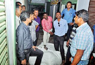 District Magistrate: Discussion with Commissioner Harshdeep Kamble | जिल्हाधिकारी गंभीर : आयुक्त हर्षदीप कांबळेंशी चर्चा District Magistrate: Discussion with Commissioner Harshdeep Kamble | जिल्हाधिकारी गंभीर : आयुक्त हर्षदीप कांबळेंशी चर्चा