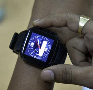 'Panic Button' will reveal the face of terrorists | दहशतवाद्यांचा चेहरा उघड करेल घडयाळाचे ‘पॅनिक बटन’ 'Panic Button' will reveal the face of terrorists | दहशतवाद्यांचा चेहरा उघड करेल घडयाळाचे ‘पॅनिक बटन’