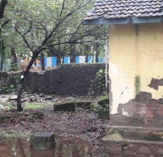 16 women escape from Bathroom window, Chembur women's correctional home | बाथरुमच्या खिडकीतून चेंबूरच्या महिला सुधारगृहातून १६ महिलांचे पलायन 16 women escape from Bathroom window, Chembur women's correctional home | बाथरुमच्या खिडकीतून चेंबूरच्या महिला सुधारगृहातून १६ महिलांचे पलायन