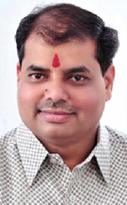 3 lakh 'Selfie With Tree' on Guardian's 'What's App' | पालकमंत्र्यांच्या ‘व्हॉट्स अॅप’वर ३ लाख ‘सेल्फी विथ ट्री’ 3 lakh 'Selfie With Tree' on Guardian's 'What's App' | पालकमंत्र्यांच्या ‘व्हॉट्स अॅप’वर ३ लाख ‘सेल्फी विथ ट्री’