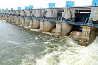 The dam opens through nine curves | धरणाची नऊ वक्रद्वारे उघडली