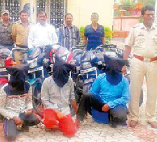 Two gangs of two-wheeler gangs in the town of Pausal | पुसद शहरात दुचाकी चोरट्यांची टोळी गजाआड Two gangs of two-wheeler gangs in the town of Pausal | पुसद शहरात दुचाकी चोरट्यांची टोळी गजाआड