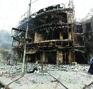 Baghdad killed two bomb blasts, 119 injured and 130 injured | बगदादमध्ये दोन बॉम्बहल्ले ११९ ठार, १३० जखमी Baghdad killed two bomb blasts, 119 injured and 130 injured | बगदादमध्ये दोन बॉम्बहल्ले ११९ ठार, १३० जखमी