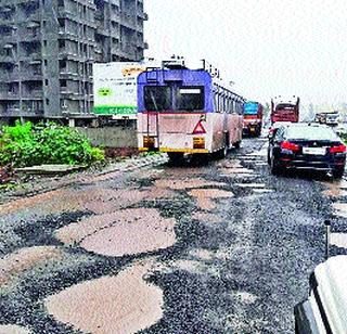 Transportists on the Pune-Satara highway | पुणे-सातारा महामार्गावर वाहतूककोंडी