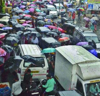 Runaway runners from the city | शहरातून परप्रांतीय फेरीवाल्यांचा पळ Runaway runners from the city | शहरातून परप्रांतीय फेरीवाल्यांचा पळ