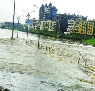 'Varna' water infiltration in the water! | ‘वारणा’च्या पाण्याची शहरात घुसखोरी! 'Varna' water infiltration in the water! | ‘वारणा’च्या पाण्याची शहरात घुसखोरी!