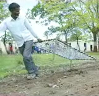 VIDEO - And with the help of food, he farmed ........ | VIDEO - आणि त्याने खाटेच्या सहाय्याने कसली शेती........