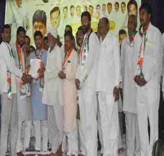 Take a 'room' hand in hand for full debt relief | संपूर्ण कर्जमुक्तीसाठी ‘रूम्हणे’ हातात घ्या-मुंढे Take a 'room' hand in hand for full debt relief | संपूर्ण कर्जमुक्तीसाठी ‘रूम्हणे’ हातात घ्या-मुंढे