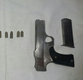 Two crores of land were seized from Nimani and one house was seized from Mhasruul area | निमाणीतून दोन तर म्हसरूळ परिसरातून एक गावठी कट्टा जप्त Two crores of land were seized from Nimani and one house was seized from Mhasruul area | निमाणीतून दोन तर म्हसरूळ परिसरातून एक गावठी कट्टा जप्त