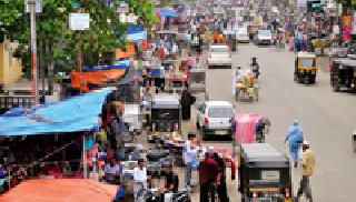 Unrestricted encroachment in the city | शहरात अनिर्बंध अतिक्रमण Unrestricted encroachment in the city | शहरात अनिर्बंध अतिक्रमण