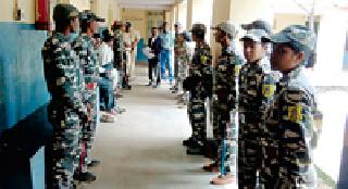 The tribals in the court rada | न्यायालयात आदिवासींचा राडा The tribals in the court rada | न्यायालयात आदिवासींचा राडा