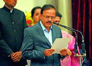 Chavan's address clear: Khadseen Varkaswala Chahan | चव्हाणांचा पत्ता साफ : खडसेंच्या वर्चस्वाला शह