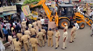 Blows to the poor, Sadhanas are absent | निर्धनांना फटके, सधनांना अभय Blows to the poor, Sadhanas are absent | निर्धनांना फटके, सधनांना अभय