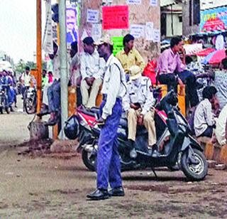 Warden to control; Vasulila police! | नियंत्रणाला वॉर्डन; वसुलीला पोलीस ! Warden to control; Vasulila police! | नियंत्रणाला वॉर्डन; वसुलीला पोलीस !