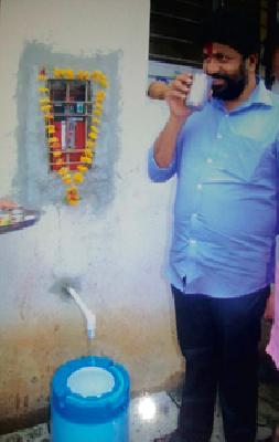 Four liters of pure water per rupee by ATM | एटीएमद्वारा रुपयाला चार लीटर शुद्ध पाणी Four liters of pure water per rupee by ATM | एटीएमद्वारा रुपयाला चार लीटर शुद्ध पाणी