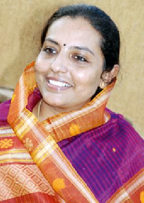 Yashodamati Thakur is furious over unskilled schoolchildren | बेशिस्त स्कूल वाहनधारकांवर यशोमती ठाकूर संतापल्या Yashodamati Thakur is furious over unskilled schoolchildren | बेशिस्त स्कूल वाहनधारकांवर यशोमती ठाकूर संतापल्या