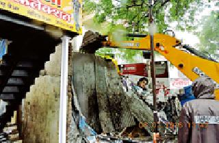 Encroachment in Chandni Chowk was deleted | चांदणी चौकातील अतिक्रमण हटविले Encroachment in Chandni Chowk was deleted | चांदणी चौकातील अतिक्रमण हटविले